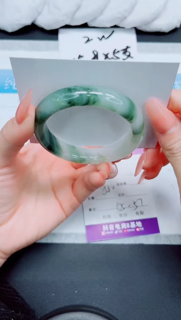 【闪购商品】石英质玉手镯未镶嵌100-56.2