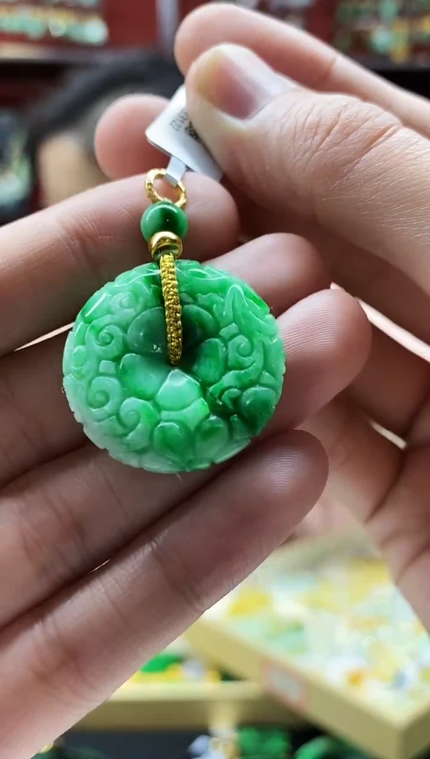 颈饰未镶嵌翡翠吊坠