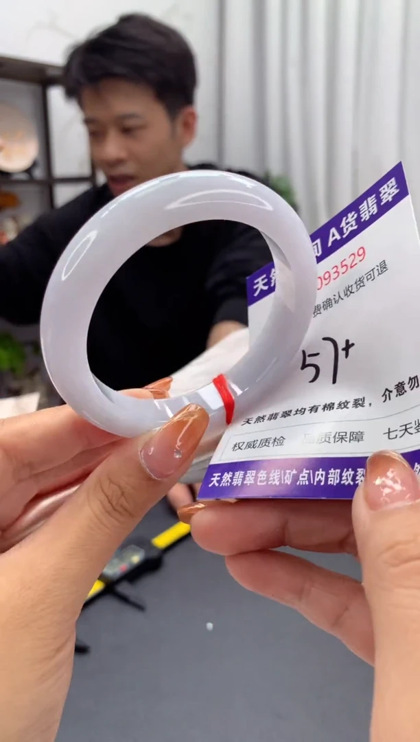 未镶嵌手镯翡翠有纹，完美者勿拍