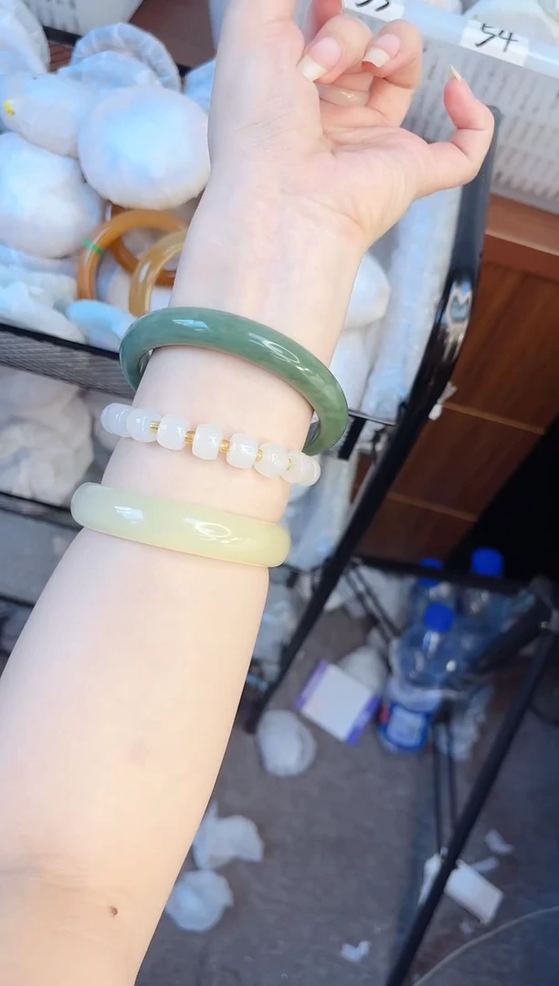 石英质玉手镯未镶嵌109-翠玉-圈口65