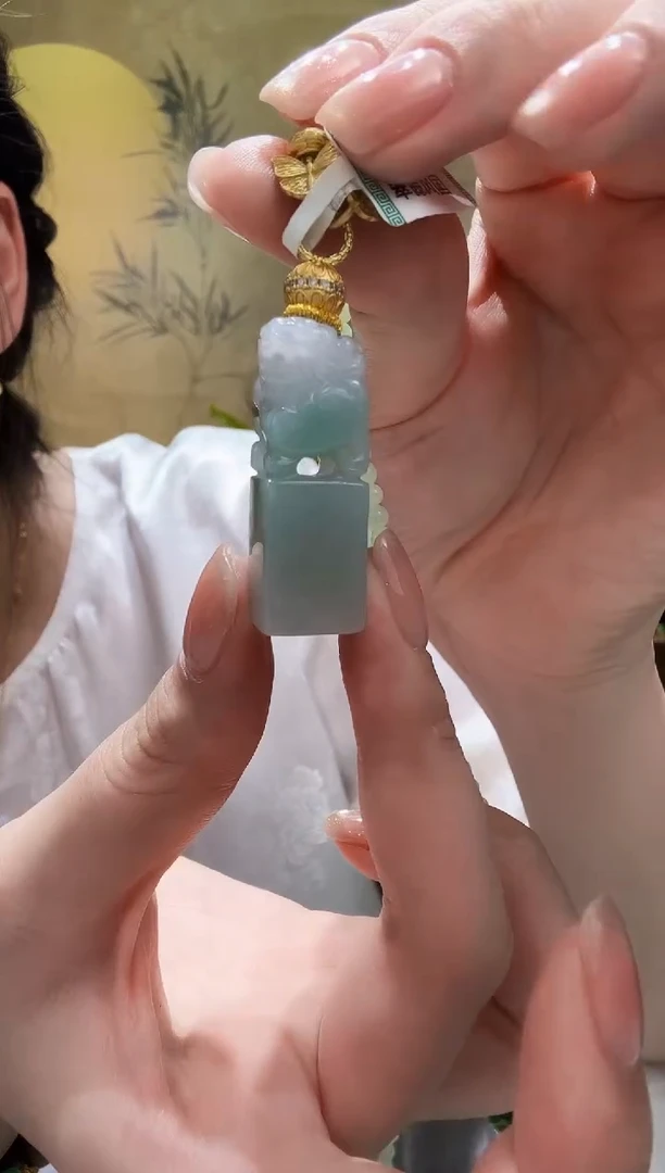 颈饰未镶嵌翡翠吊坠