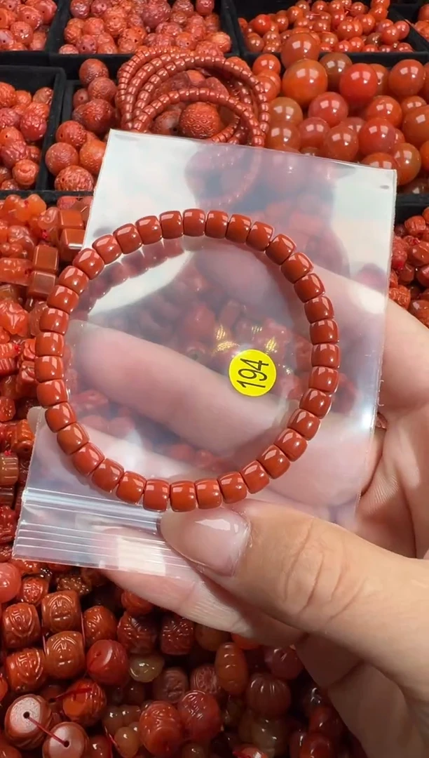 南红玛瑙未镶嵌颈饰1