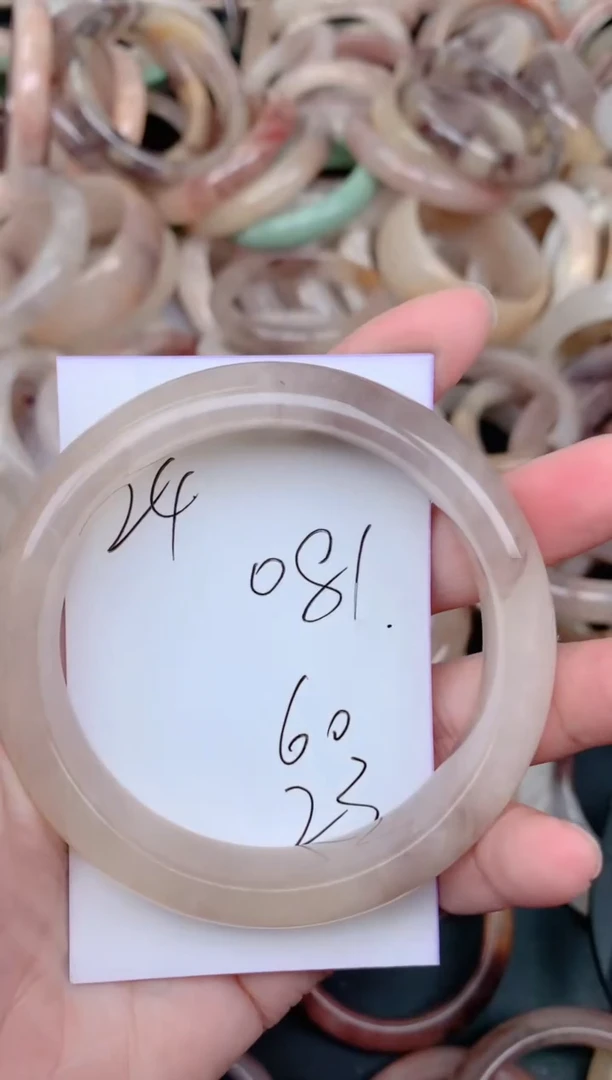 未镶嵌手镯石英质玉081