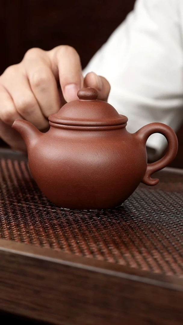 茶壶紫砂底槽清莲子