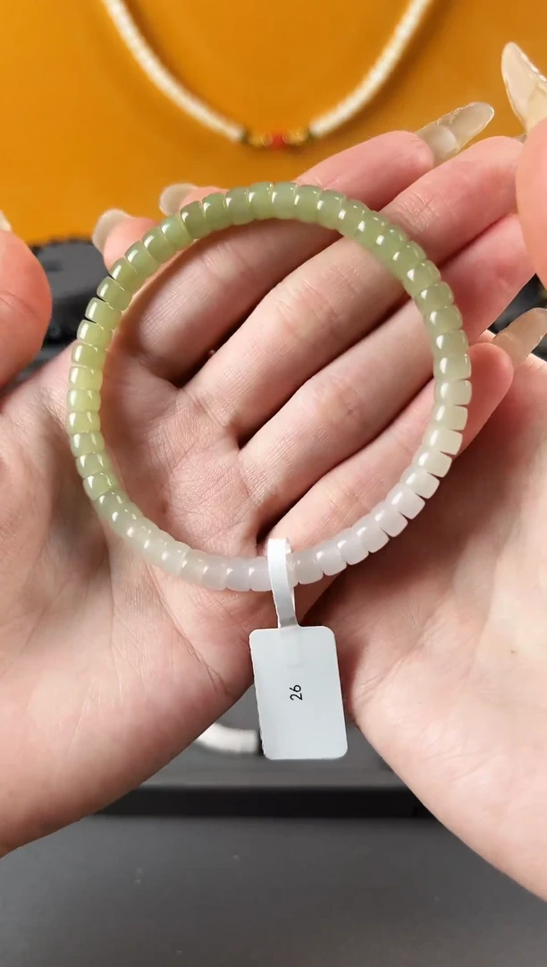 未镶嵌手串和田玉26青白渐变卡6mm