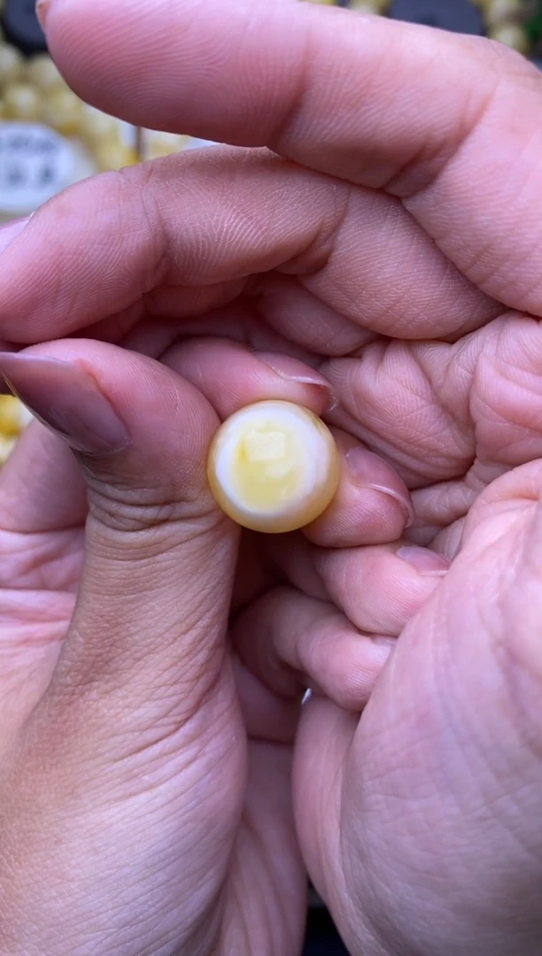 裸石琥珀未镶嵌大小姐珠宝