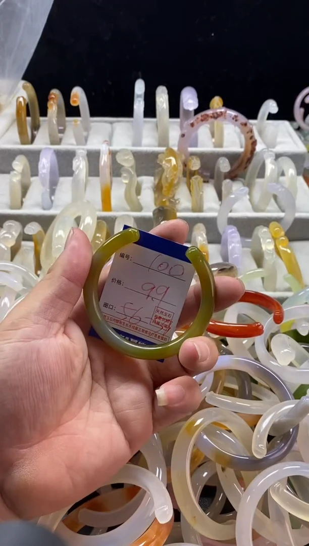 手镯玛瑙/玉髓未镶嵌100