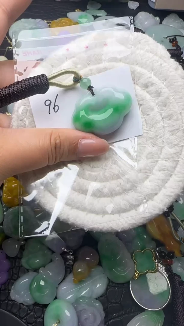 颈饰未镶嵌翡翠缅甸翡翠吊坠