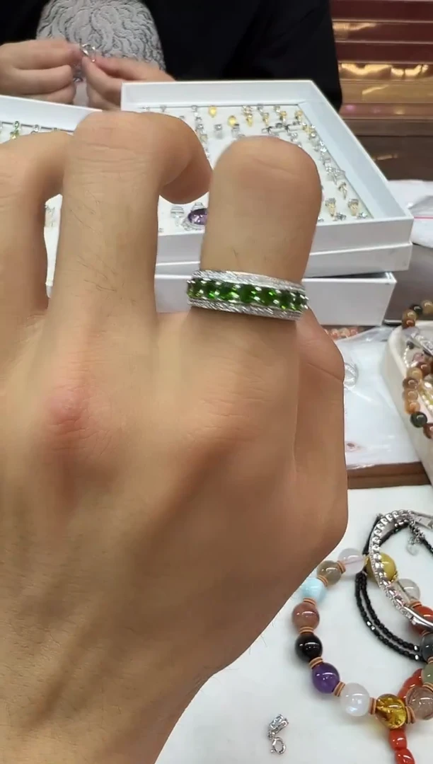 银S925镶嵌戒指石榴石（沙弗莱）1224m070多样性发其一