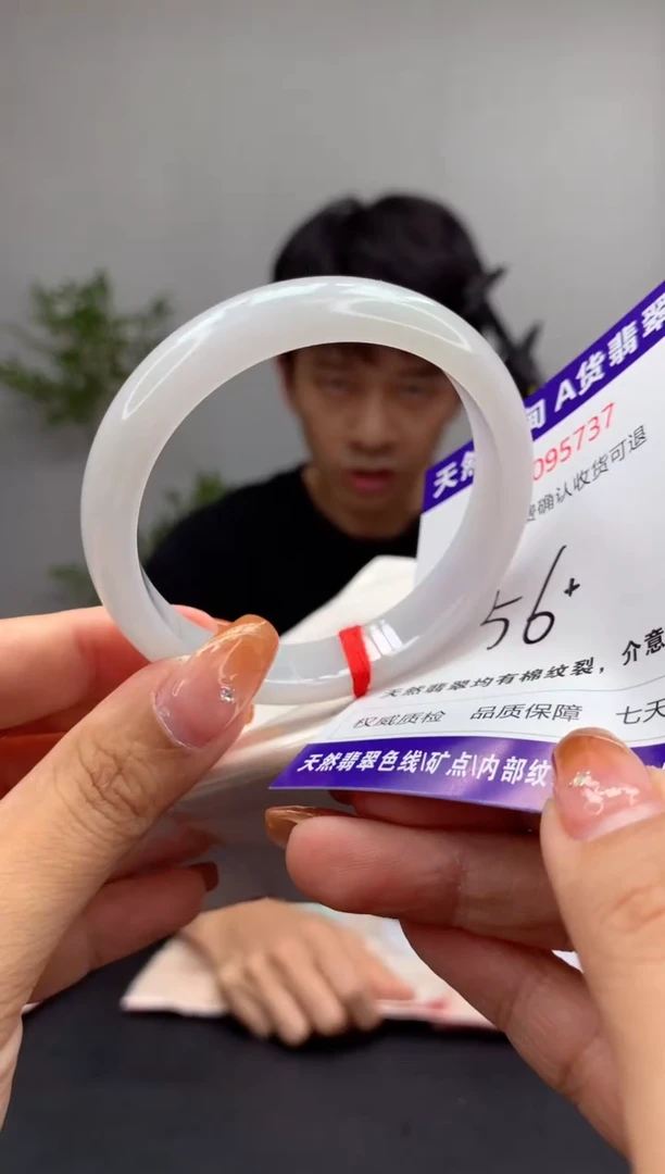 未镶嵌手镯翡翠有纹，完美者勿拍