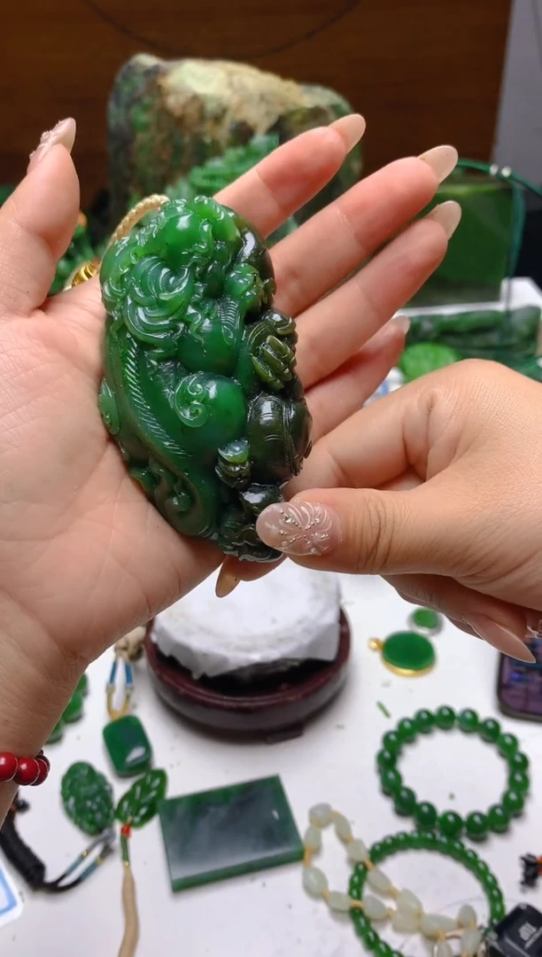 未镶嵌和田玉（碧玉）把件天**盼1