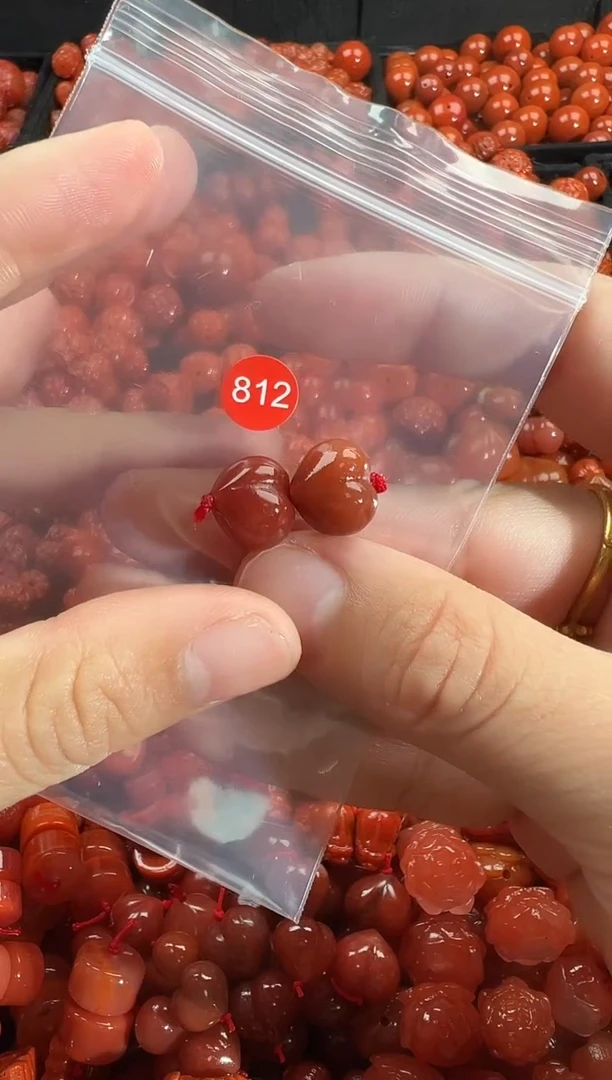 颈饰未镶嵌南红玛瑙1