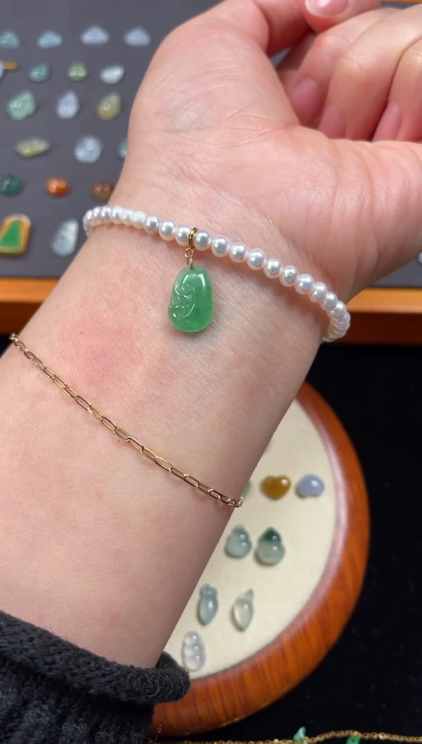 吊坠(不含链)18K金镶嵌翡翠一个JK652