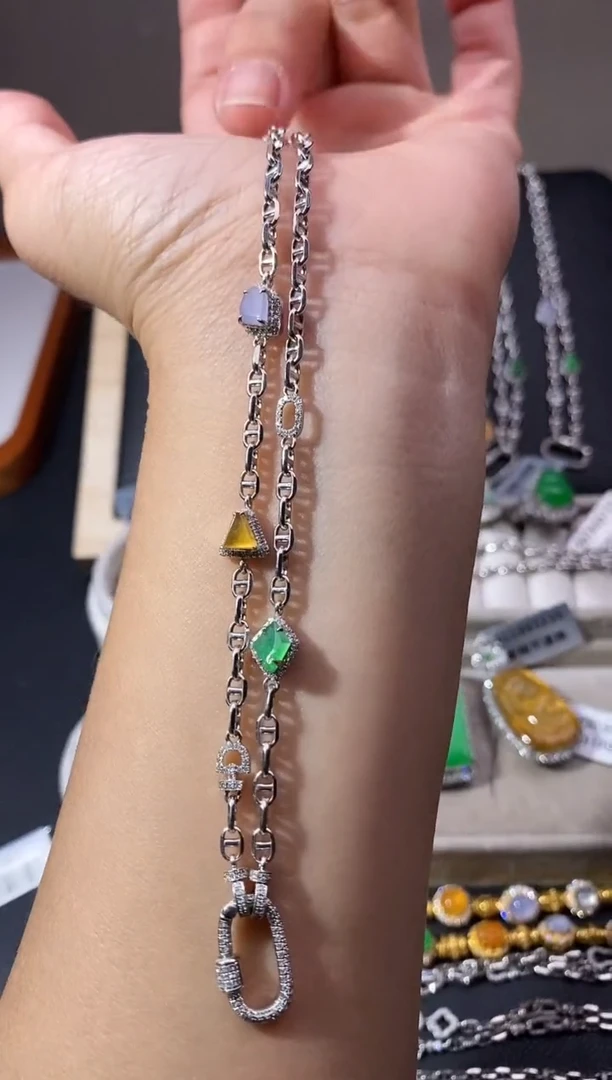 颈饰18K金镶嵌翡翠百搭链