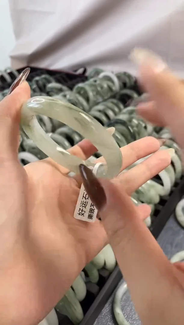 未镶嵌手镯石英质玉3024