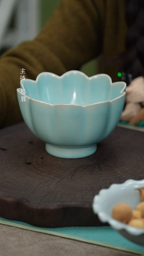 【闪购商品】莲花温碗（大瑕）——龙眉