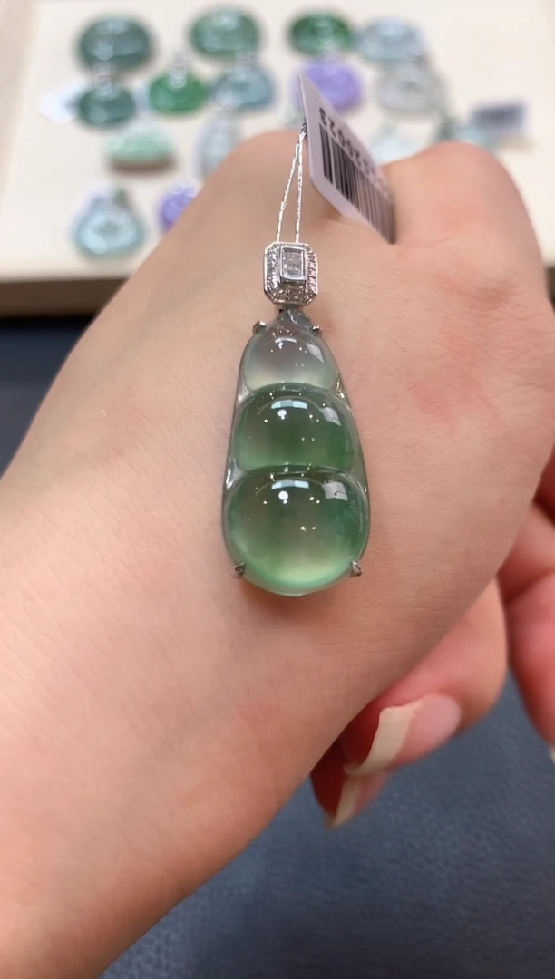 翡翠18K金镶嵌吊坠(不含链)b70