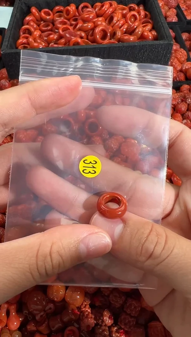 南红玛瑙未镶嵌颈饰1