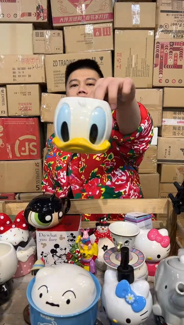 【闪购商品】杯小号唐老鸭笔筒微瑕