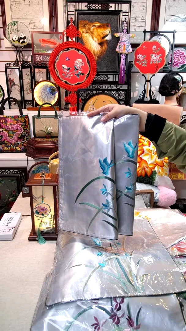 织绣荀****）靠垫灰色蓝色兰花