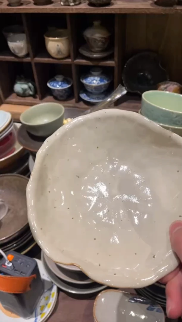 【闪购商品】瓷片699手工麻点异形盘1只