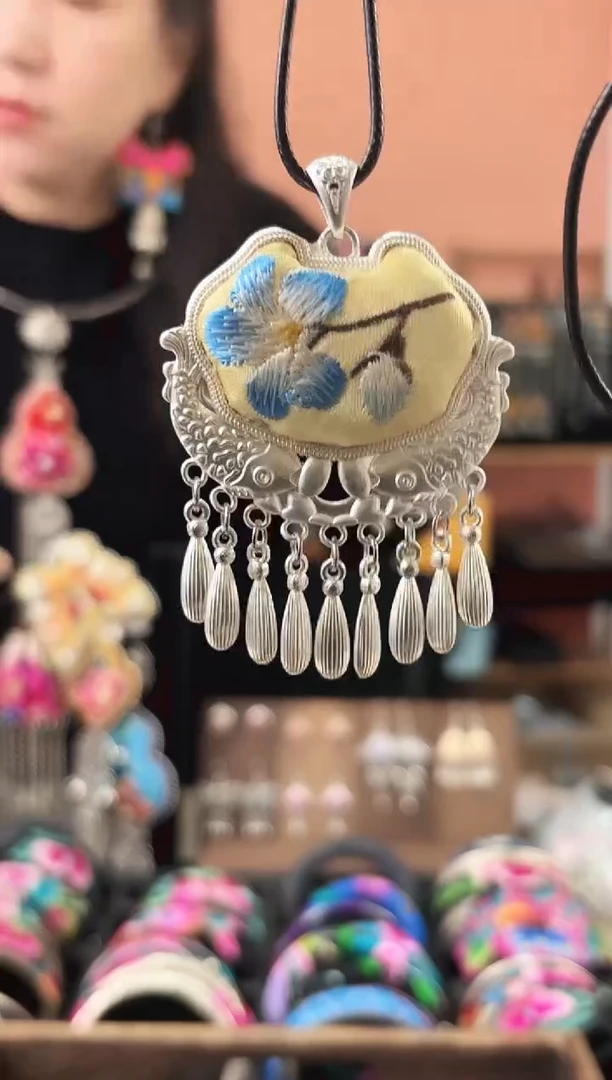 织绣艺枝独绣手工饰品8