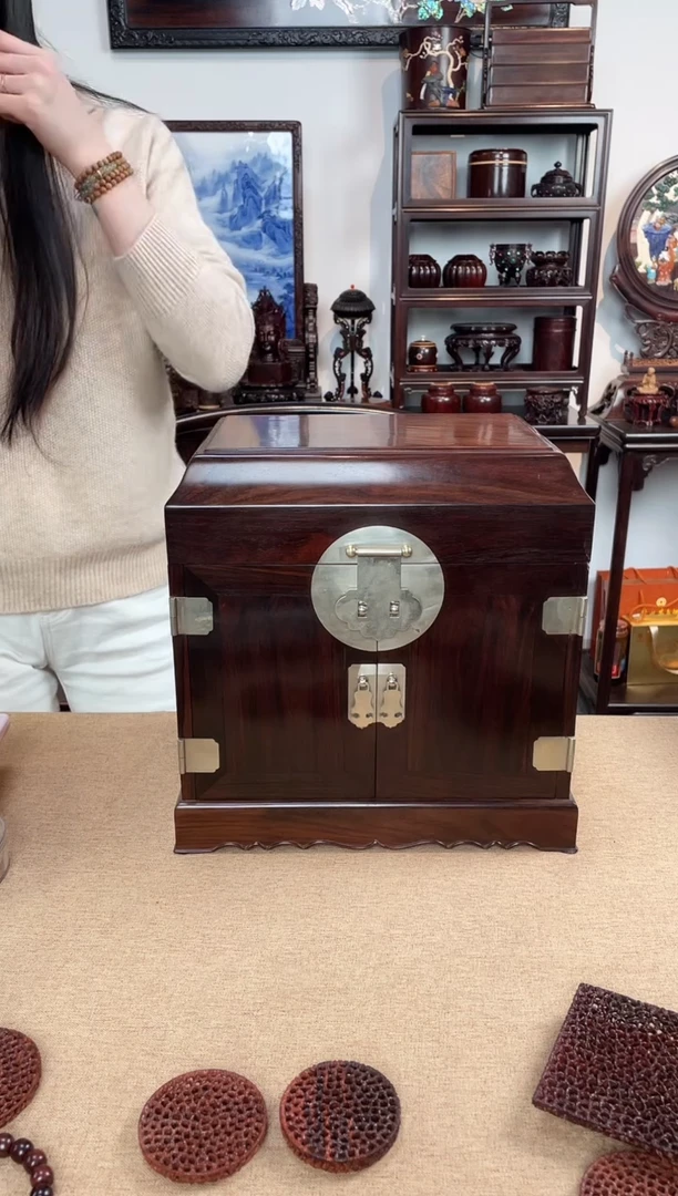 红酸枝木类成套家具大号官皮箱