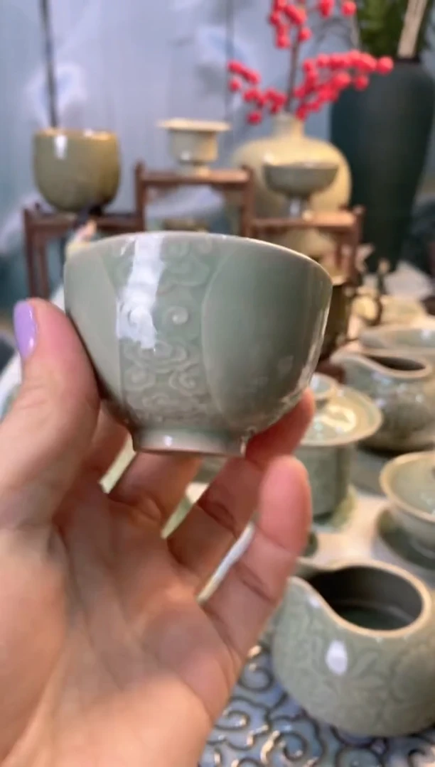 031503 祥云茶杯 微瑕 一个