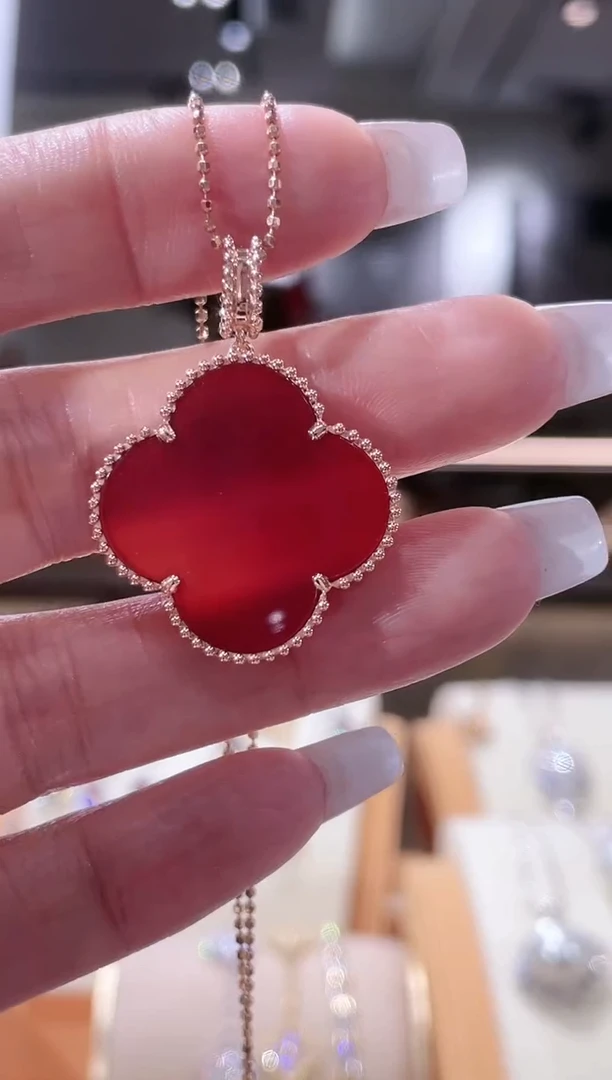 【闪购商品】玛瑙/玉髓颈饰18K金镶嵌吊坠