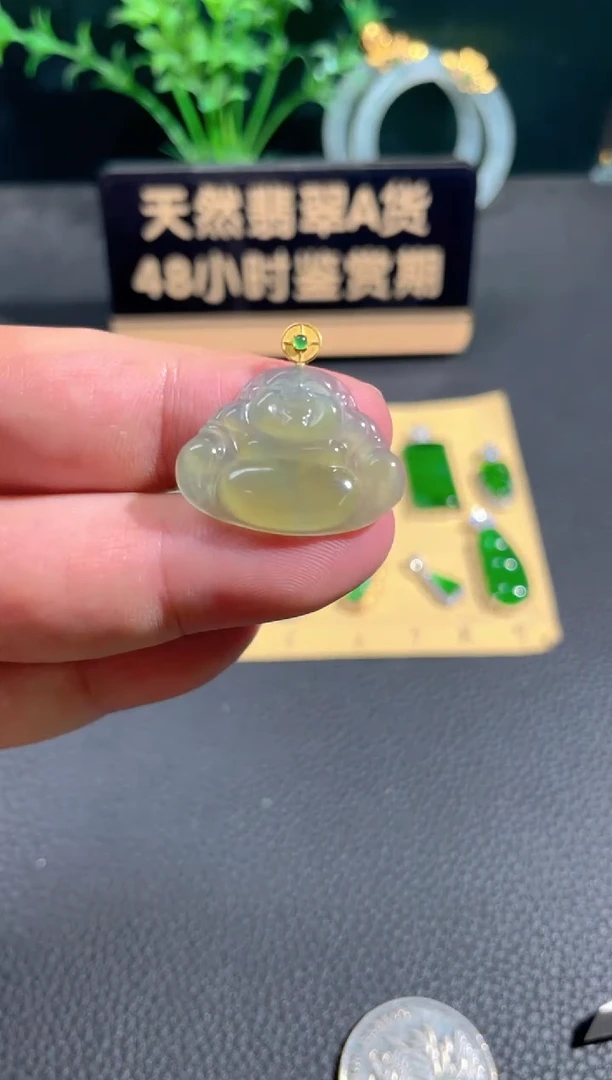 翡翠18K金镶嵌颈饰翡翠