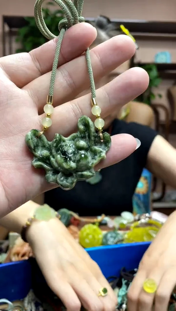 未镶嵌岫玉吊坠·