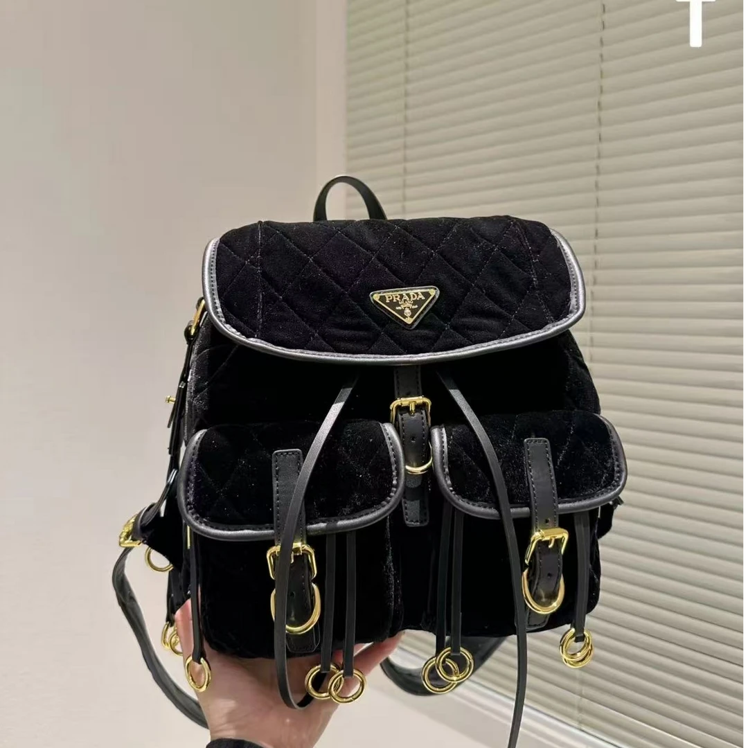 95新 Prada/普拉达 Prada/普拉达 丝绒双肩包bwz
