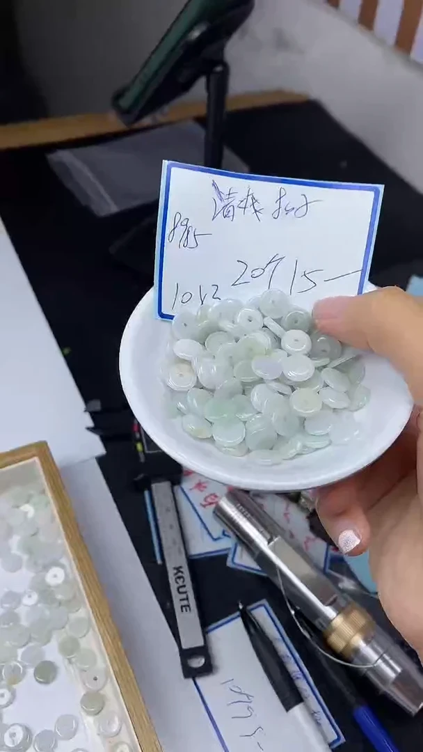 手饰翡翠未镶嵌8985清爽扣子3*10mm20颗15元