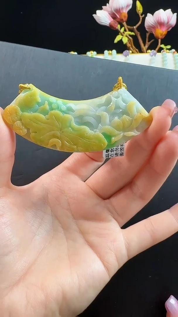 颈饰未镶嵌翡翠鱼戏莲花