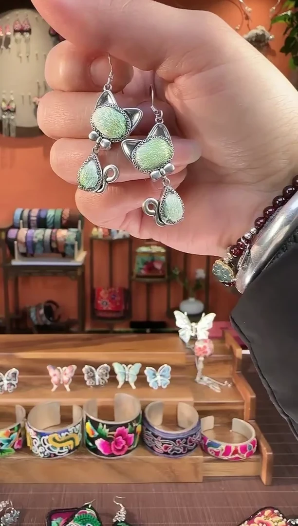 非遗手工刺绣饰品26