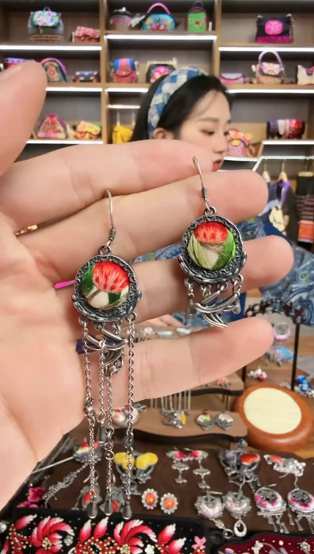 【闪购商品】织绣229蒙阿苏苗绣传承