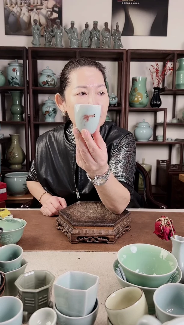 釉中彩 鱼画 花口杯