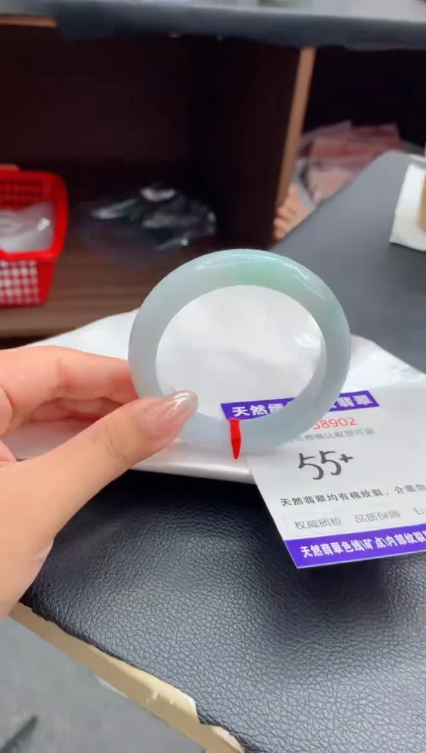 翡翠手镯未镶嵌有纹，完美者勿拍