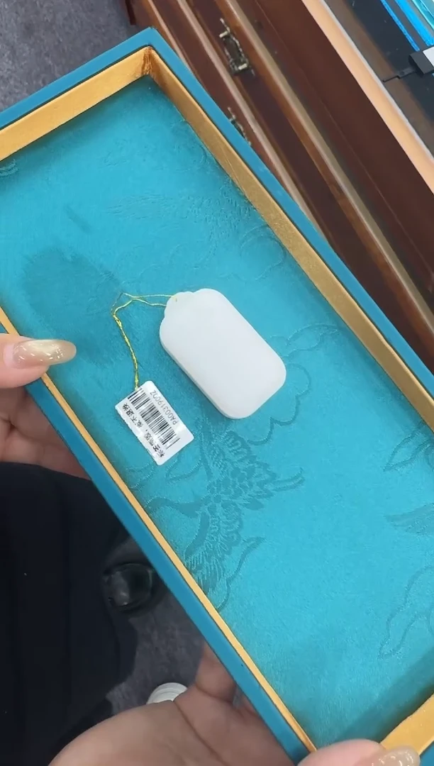 颈饰未镶嵌和田玉孤品 羊脂白玉无事牌/配绳