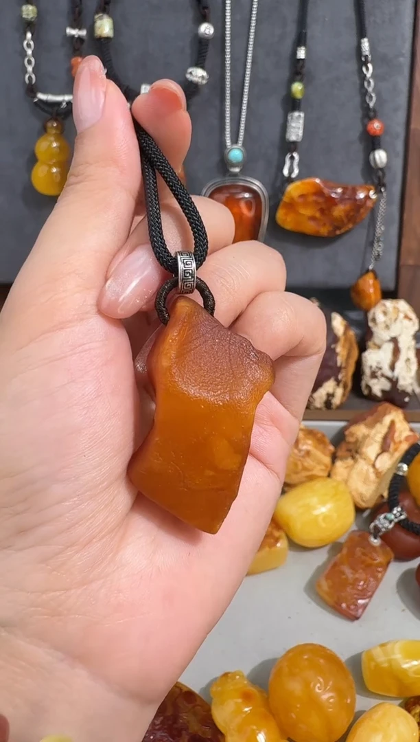未镶嵌琥珀裸石哎*H琥珀