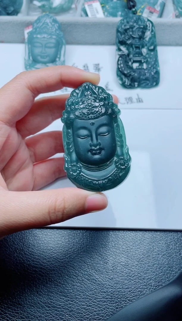颈饰未镶嵌翡翠
