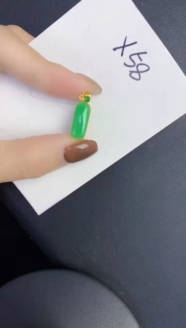 颈饰18K金镶嵌翡翠缅甸天然翡翠A货