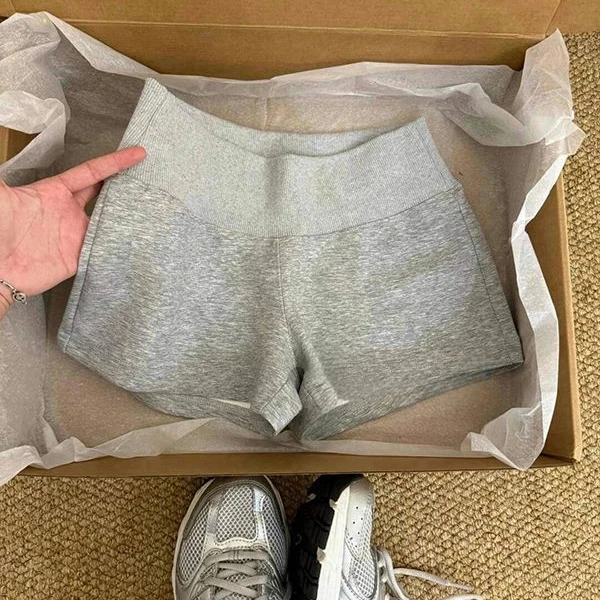 辣妹灰色运动短裤女夏季2025新款通勤百搭外穿高腰包臀热裤打底裤