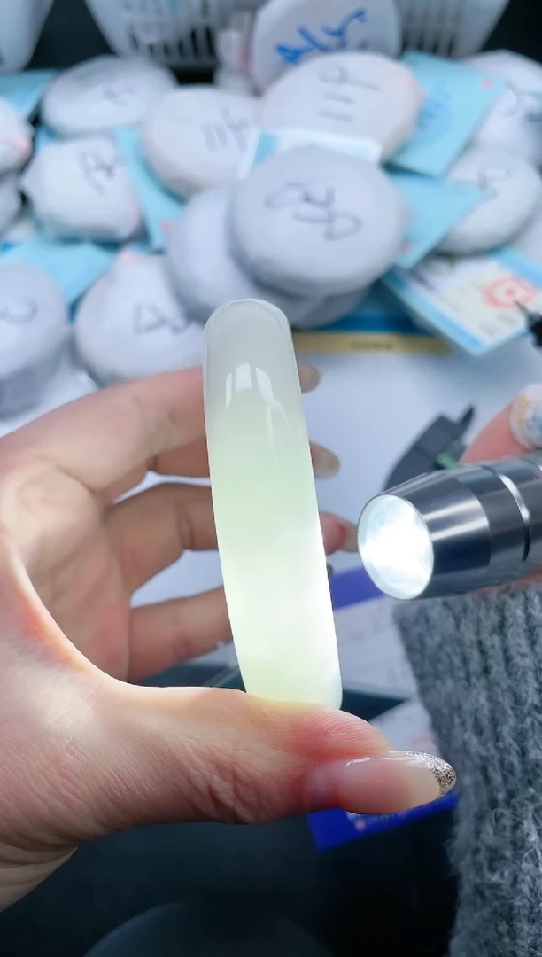 【闪购商品】和田玉手镯未镶嵌17V354-58