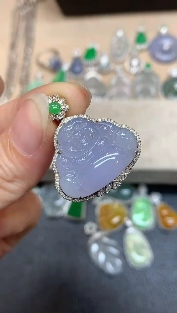 颈饰18K金镶嵌翡翠佛公【无服务费