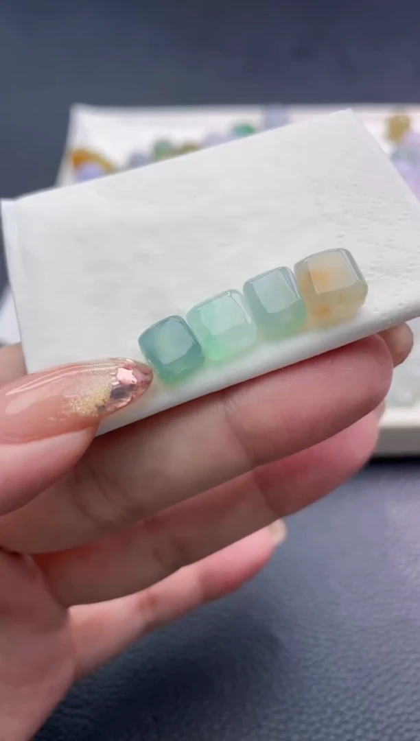未镶嵌定制翡翠王*伟珠子
