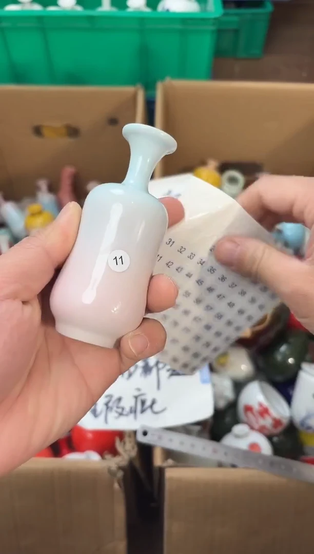 摆件瓷12.27晚微瑕小花瓶摆件11