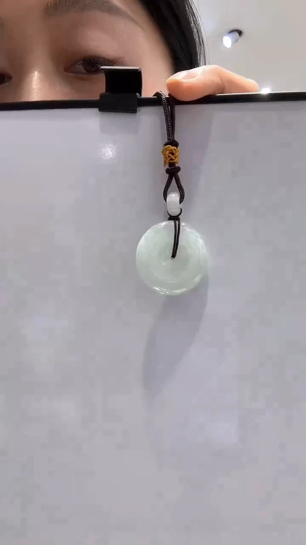 颈饰未镶嵌翡翠[1]