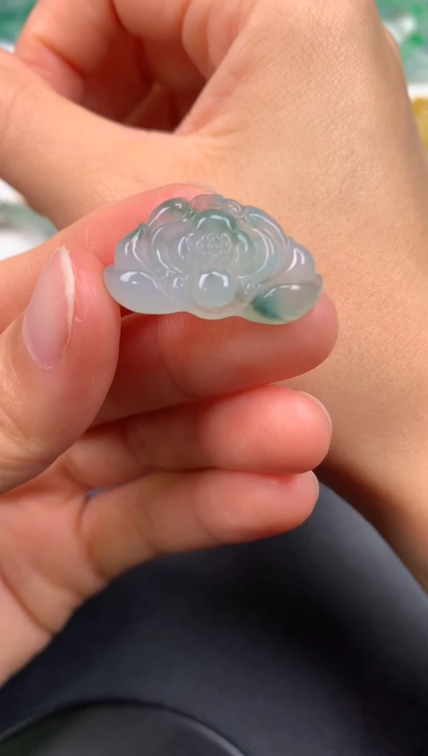 颈饰未镶嵌翡翠无鉴赏期无证书（14*25*4.8）