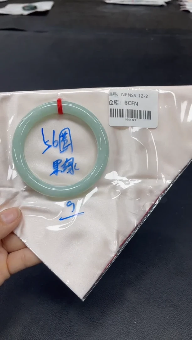 未镶嵌手镯翡翠翡翠手镯